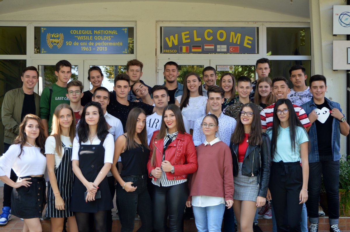 Votați MISS și MISTER Q Boboc de la Colegiul Naţional „Vasile Goldiş