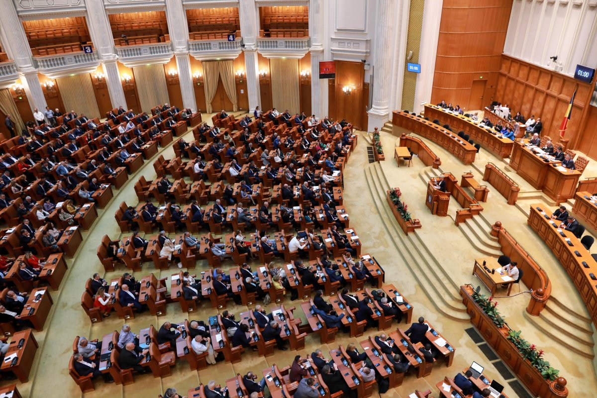 Moțiunea de cenzură depusă de Opoziție se dezbate în Parlament. Rămâneți alături de noi pentru a afla rezultatul votului / UPDATE: Votul s-a încheiat. Moțiunea nu a picat...