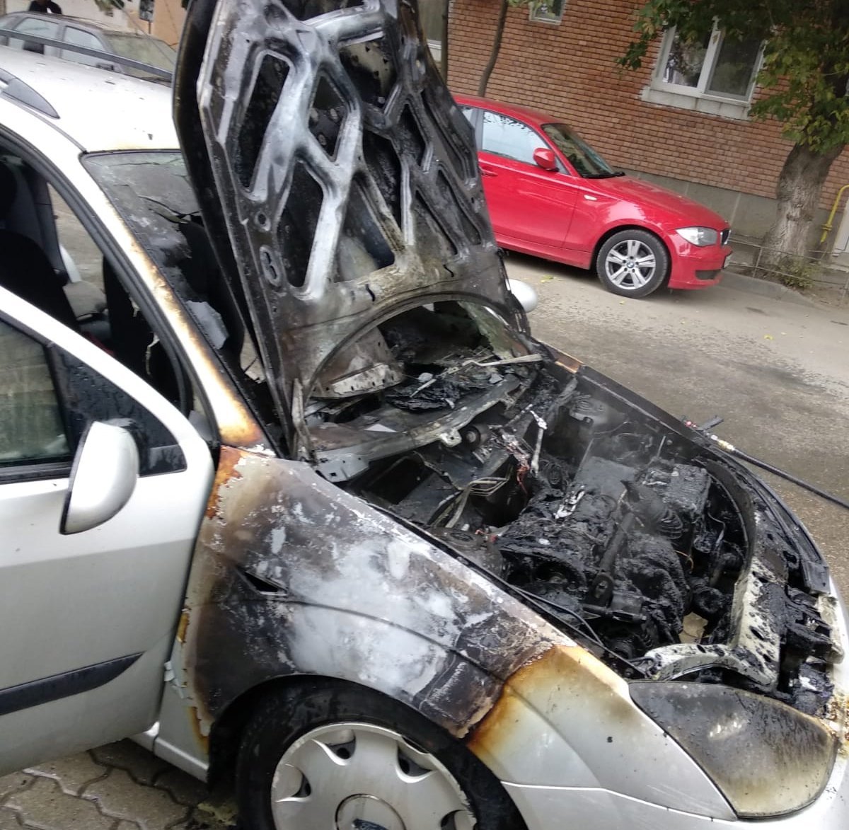 Incendiu la un autoturism pe str. Zalău