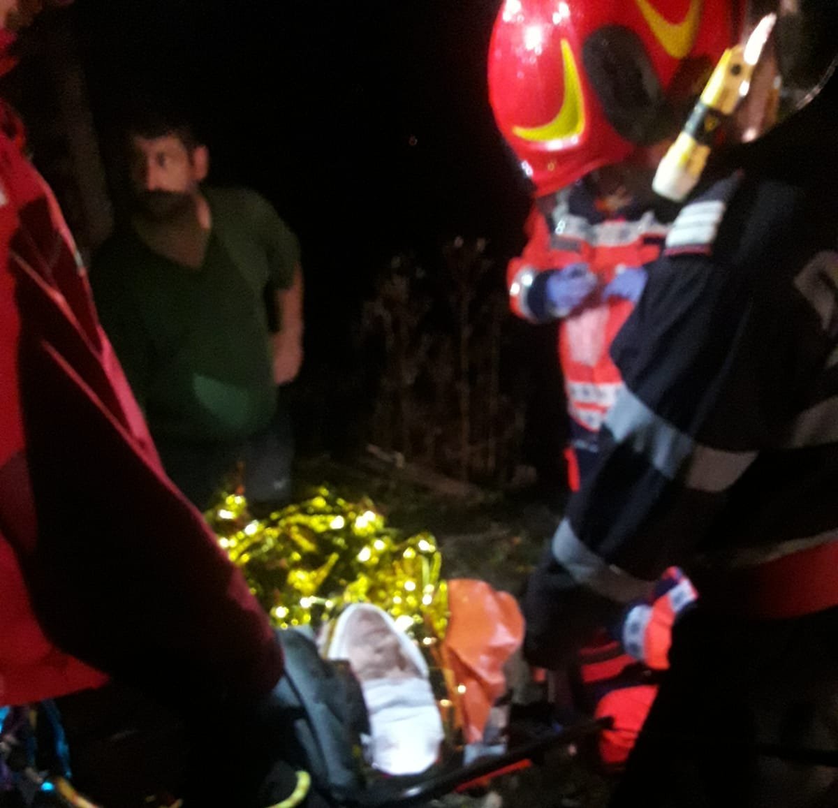 Bărbat accidentat grav de cablul unui utilaj în pădure la Ignești