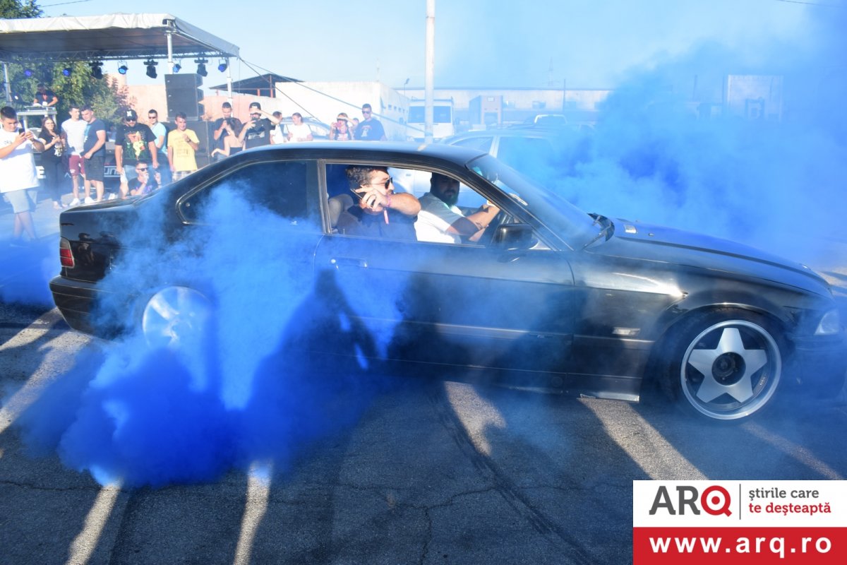 Cu mașini de top modificate ReUnite a produs valuri de adrenalină, nori de fum și zgomote de infern la Vik Pover