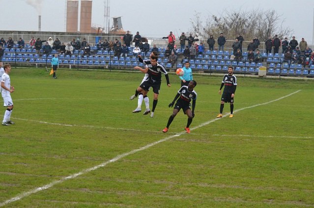 Continuă seria pozitivă: FC Caransebeş - Şoimii Pâncota 1-2