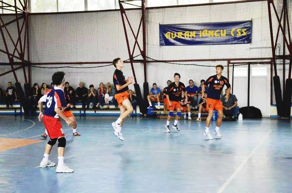 Juniorii încheie turul cu succes: UVVG ProVolei Arad - CSŞ Oţelul Roşu 3-0