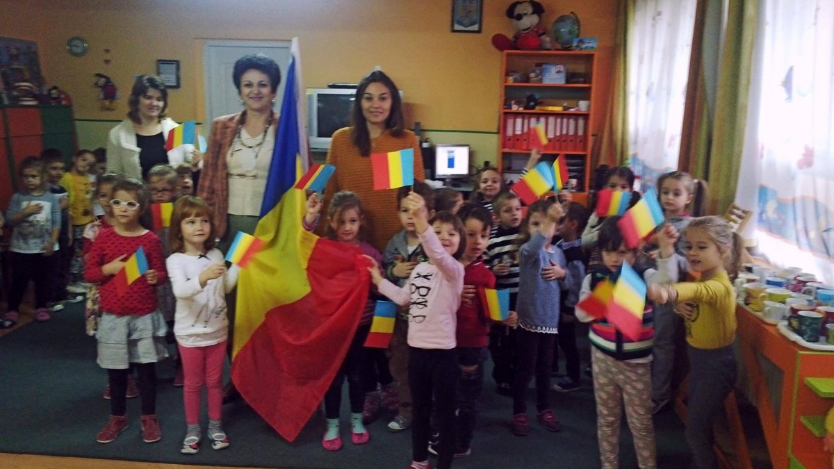  1 Decembrie, zi de sărbătoare la Grădinița P.P. „Curcubeul copiilor”, Arad