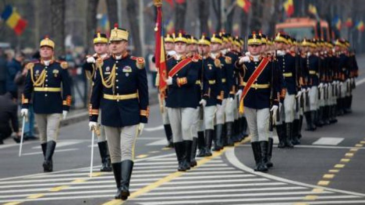 LA MULȚI ANI, ROMÂNIA! Peste 2.600 de militari defilează la parada de 1 Decembrie