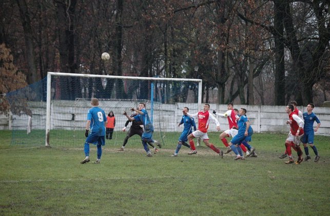 Sportiv, CS Ineu arată bine. Administrativ, lucrurile scârţâie din toate încheieturile. Iar pericolul e după colţ