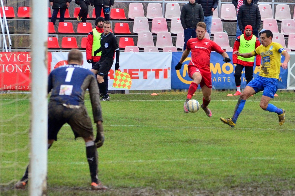 Alb-roşii intră în vacanţă pe podium: CSM Rm. Vâlcea - UTA 0-0