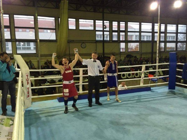 Un pugilist arădean a cucerit al treilea titlu naţional consecutiv în Ungaria!