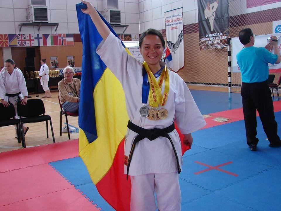 Arădeanca Ana Maria Liontescu, cvadruplă medaliată la Mondialul de karate tradiţional