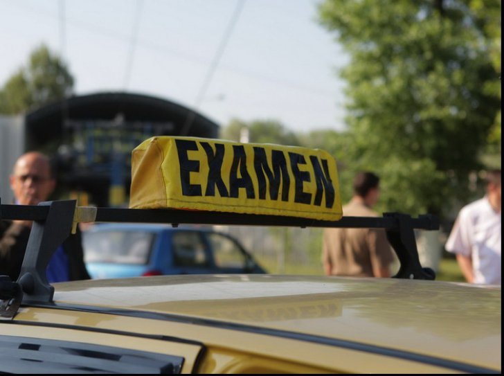 Percheziții de amploare la școlile auto din Capitală: 87 de persoane, puse sub urmărire penală