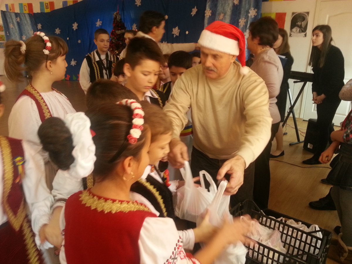 Serbare de Crăciun și acțiune caritabilă la Școala Gimnazială ”Avram Iancu” Arad
