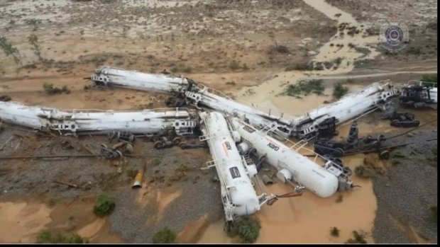 Australia: Un tren cu ACID SULFURIC a deraiat. Garnitura transporta 200.000 de litri de substanţă periculoasă