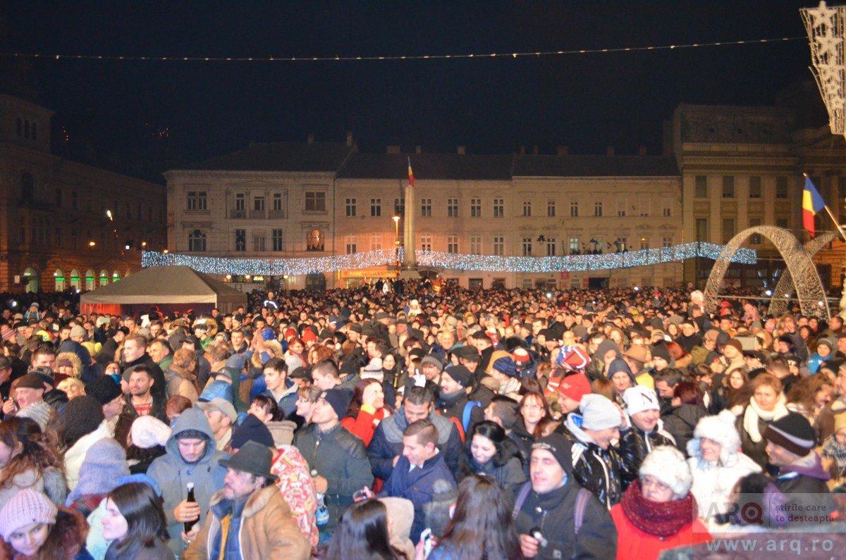 Revelion în faţa Primăriei