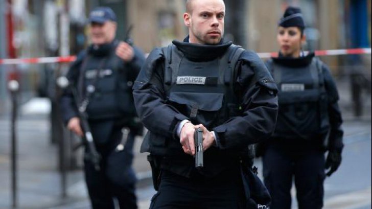 Presa străină: Atacatorul de la comisariatul din Paris a trecut și prin România