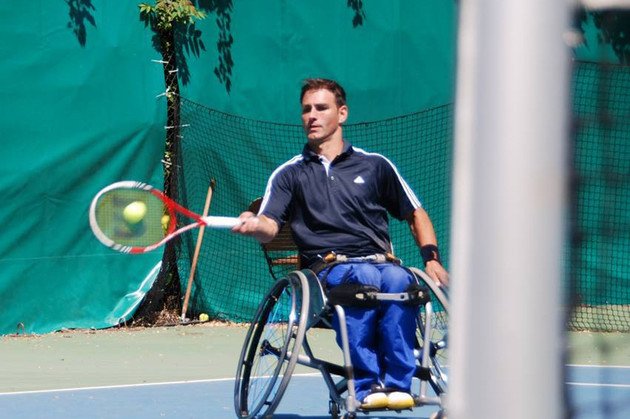 Povestea primului antrenor de tenis în scaun cu rotile din România. Ciprian Anton: „Uneori mă bucur pentru tot ce mi s-a întâmplat, pentru că acum văd totul altfel”