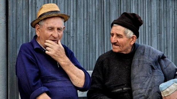 PENSIA MINIMĂ ar putea fi modificată. Bani mai mulţi pentru sute de mii de vârstnici