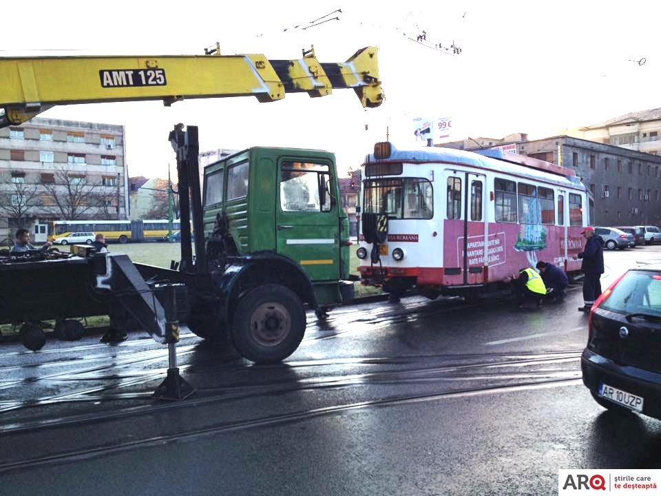 Un tramvai a deraiat de pe linii la Boul Roșu (FOTO)