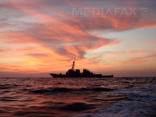 Iranul a reţinut zece marinari şi două nave ale Forţelor SUA