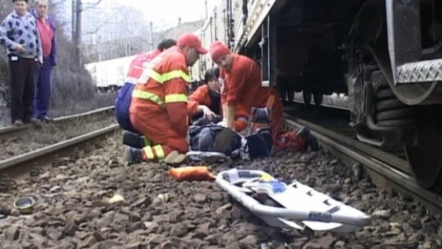 Fetiță de 12 ani cu piciorul tăiat de tren la Lipova