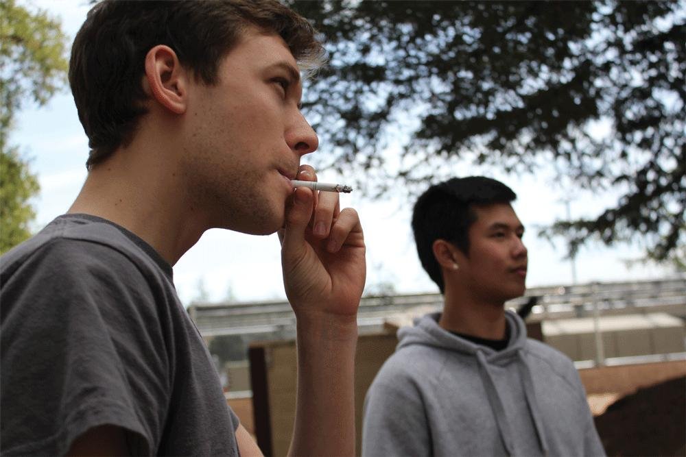 Elevii liceelor din Arad amendaţi pentru fumat