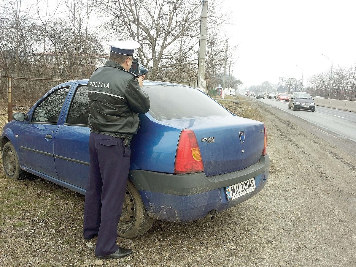 Ce mesaj le transmite noul ministru de Interne polițiștilor de la Rutieră care se ascund pentru a prinde mai ușor contravenienții