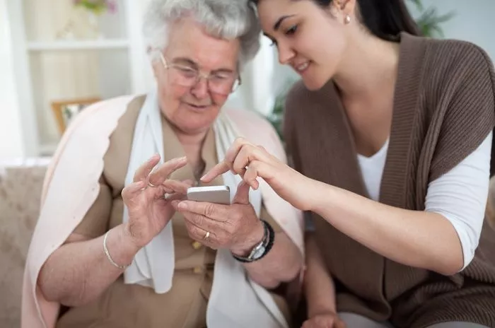 Mai multe beneficii la abonamentele de telefonie mobilă pentru persoanele cu dizabilități