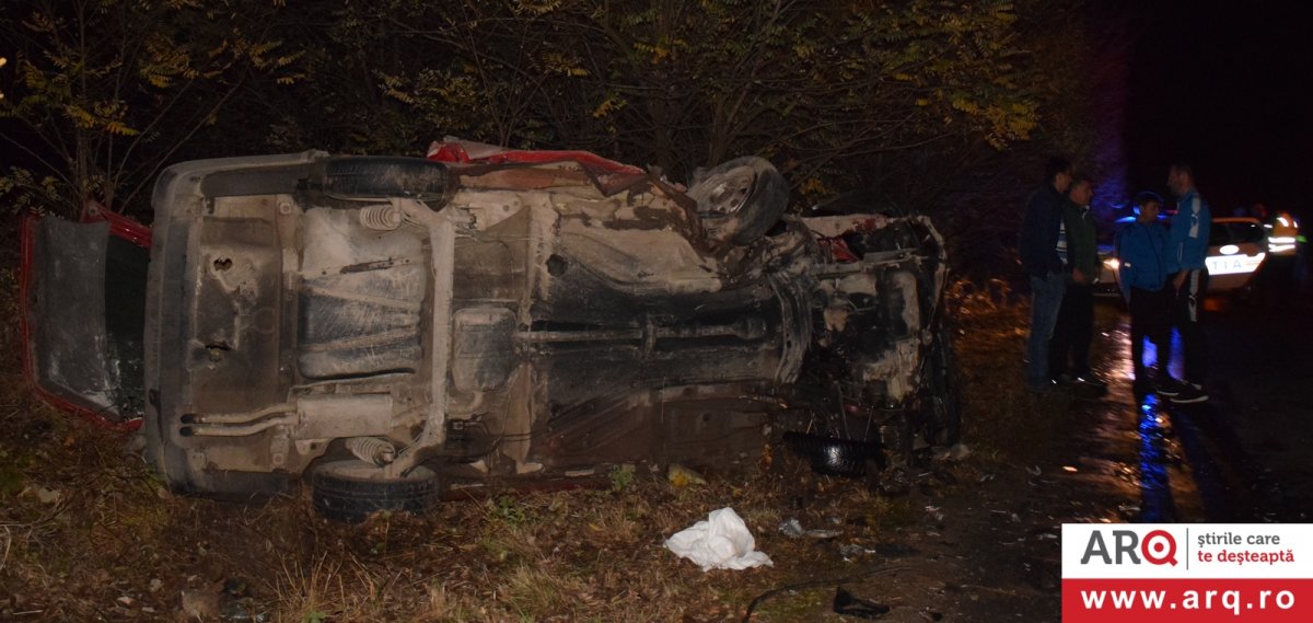Accident cu VW contra Mercedes și doi răniți grav lângă Șiria