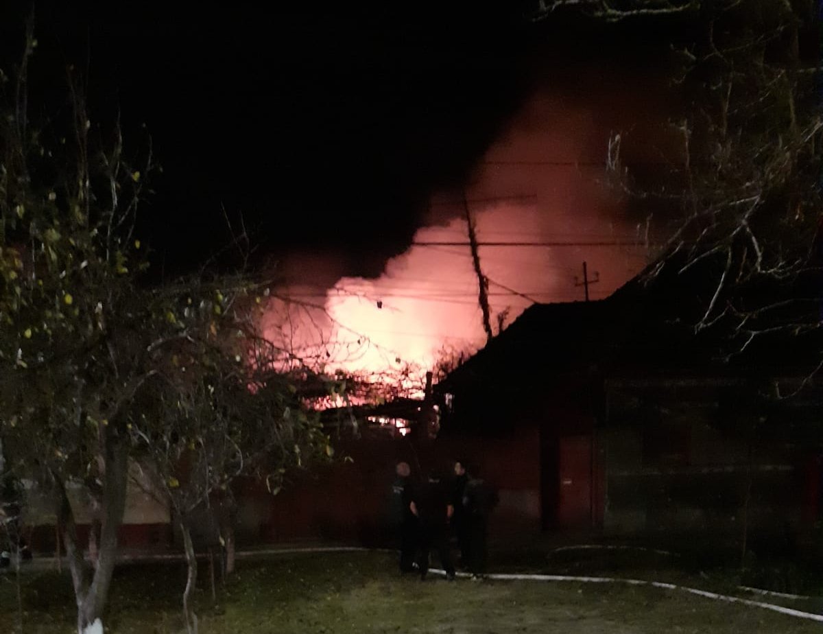 Incendiu la o locuință privată în Andrei Șaguna
