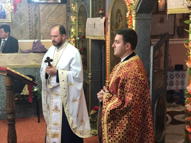 Zi de mare bucurie pentru credincioșii din Parohia Mocrea: a fost instalat noul preot