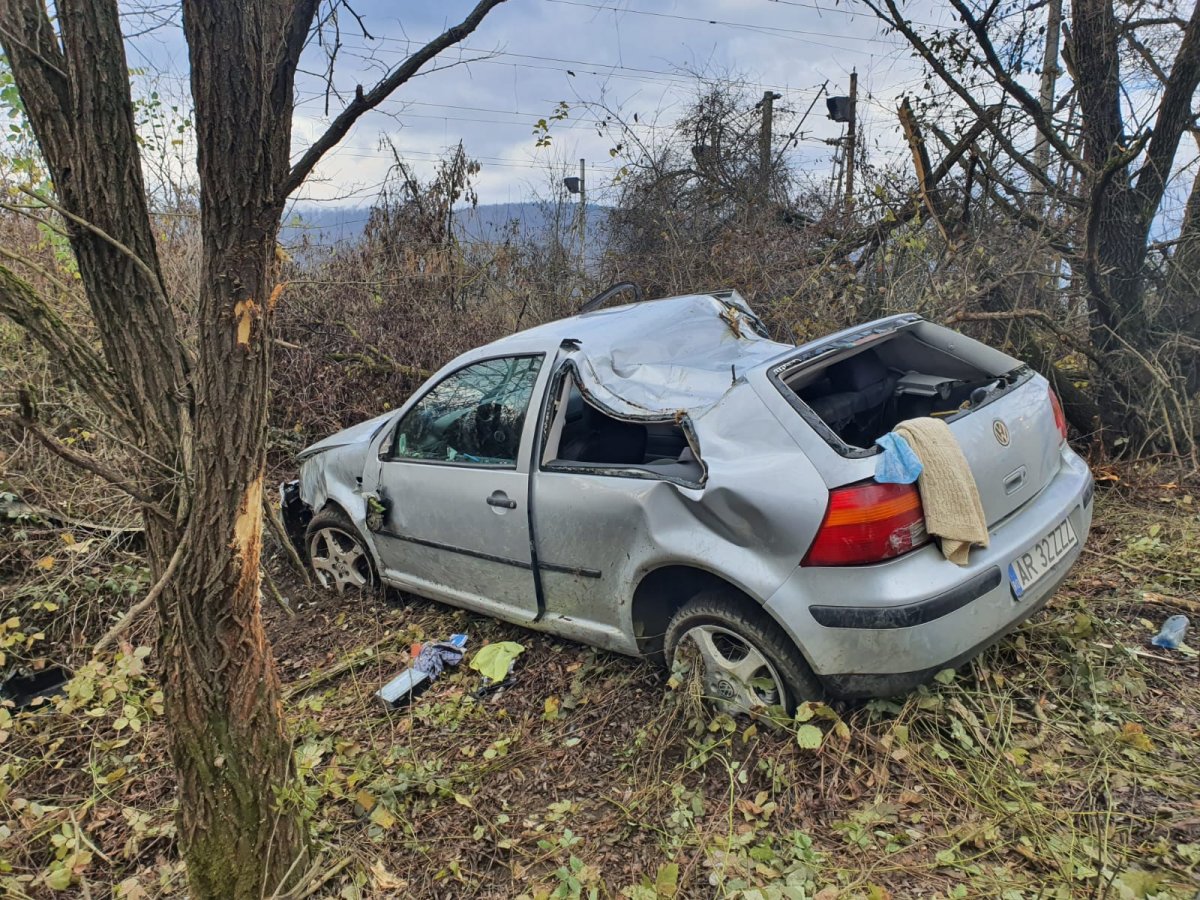 Accident cu VW și doi răniți la Bătuța