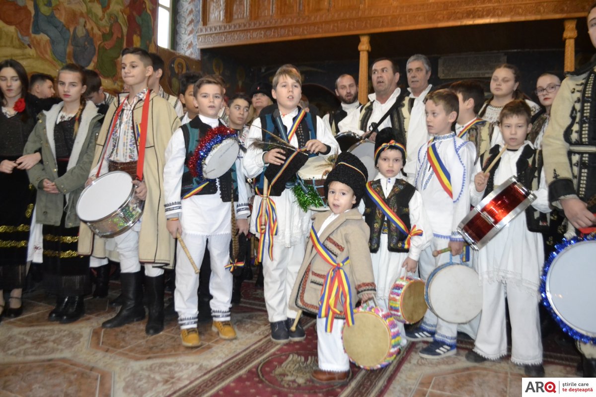 Festivalul „Alaiul Dubașilor” de la Săvârșin a ajuns la a VII-a ediție