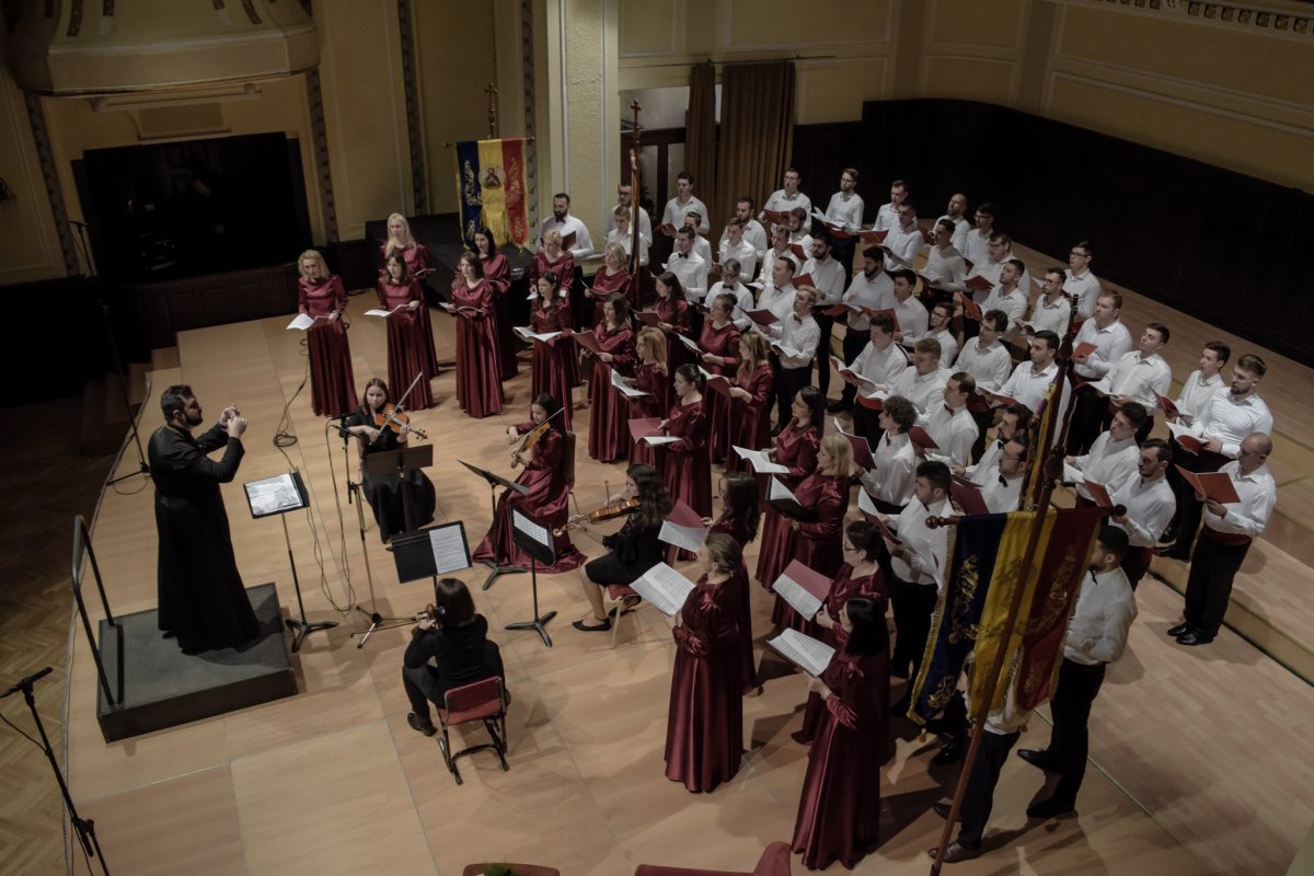 Corurile Facultății de Teologie din Arad, reunite în concert de colinde