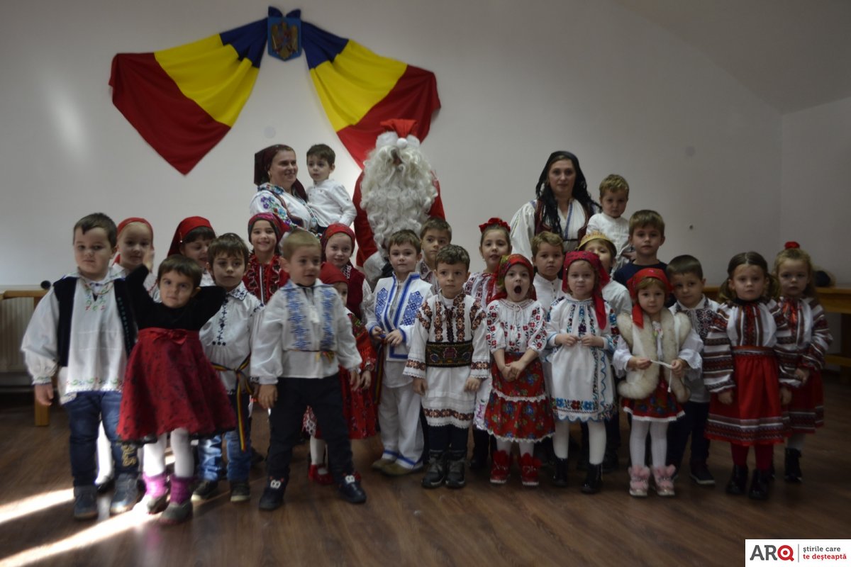 Serbare de Moș Crăciun la grădinița din Gurahonț (foto-reportaj)