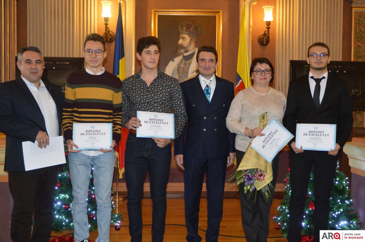 Olimpicii Aradului au fost premiaţi de primarul Călin Bibarţ
