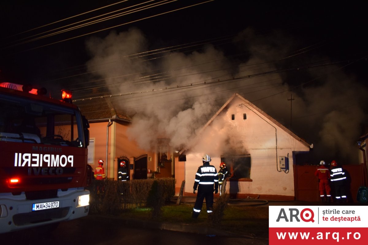 Incendiu la o casă din Sânicolau Mic (Foto-Video)