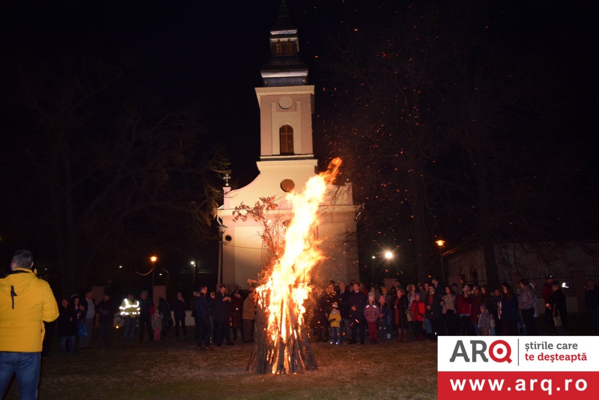 În ajunul Crăciunului pe rit vechi la Biserica Ortodoxă Sârbă din Gai a fost aprins badnjak-ul