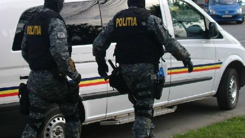 Dealer de ecstasy prins în flagrant de polițiști la Chișineu-Criș
