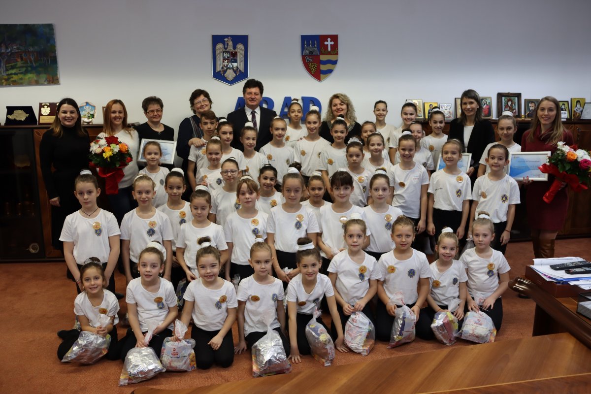Președintele Iustin Cionca a acordat distincții arădenilor implicați în reabilitarea secției Pediatrie II