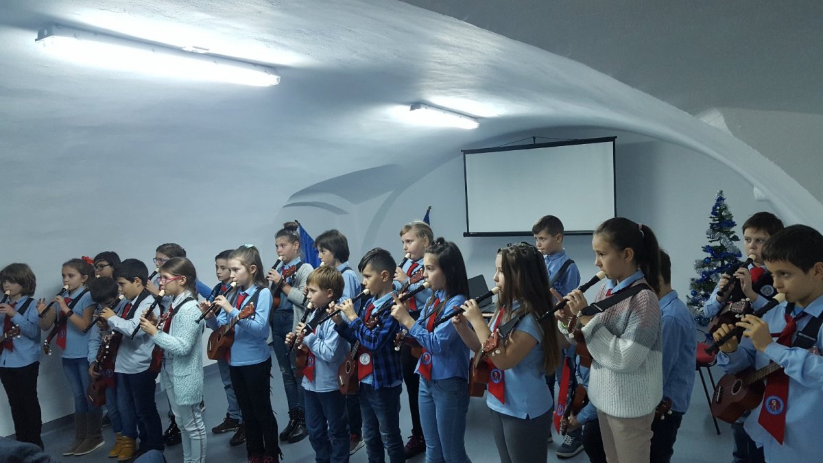 Concursul „Tradiție și Culoare în satul românesc”, la Școala Gimnazială „Mihai Eminescu” Arad