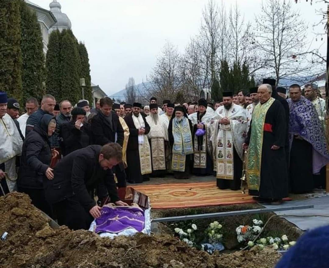 Sfânta Liturghie și slujba de înmormântare a preotului Crăciun-Dorel Moț, în biserica parohială din Gurahonț