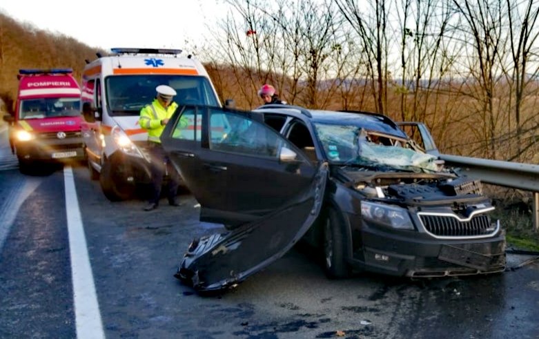 Accident cu TIR contra autoturism lângă Săvârșin