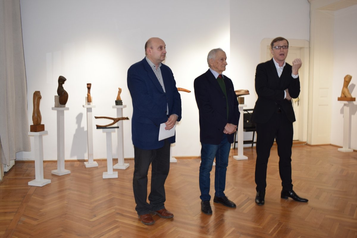 Vernisajul expoziției de SCULPTURĂ MICĂ ȘI DESEN a artistului arădean VASILE SANDU