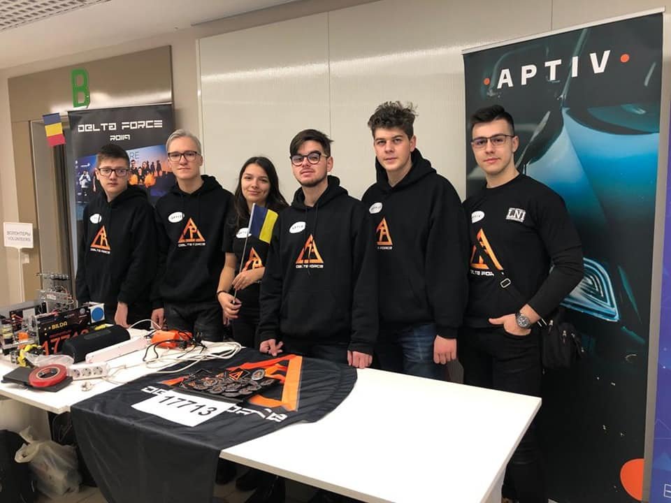 Echipa Liceului Național de Informatică va reprezenta România la Campionatul de robotică din Rusia