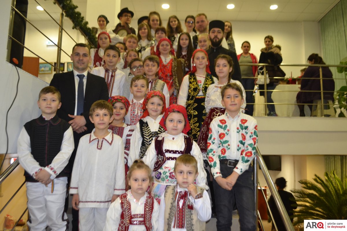 Festivalul Sărbătorilor de Iarnă „Tradiții la noi acasă” și prima ediție a „Târgului de iarnă”, la Sebiș.