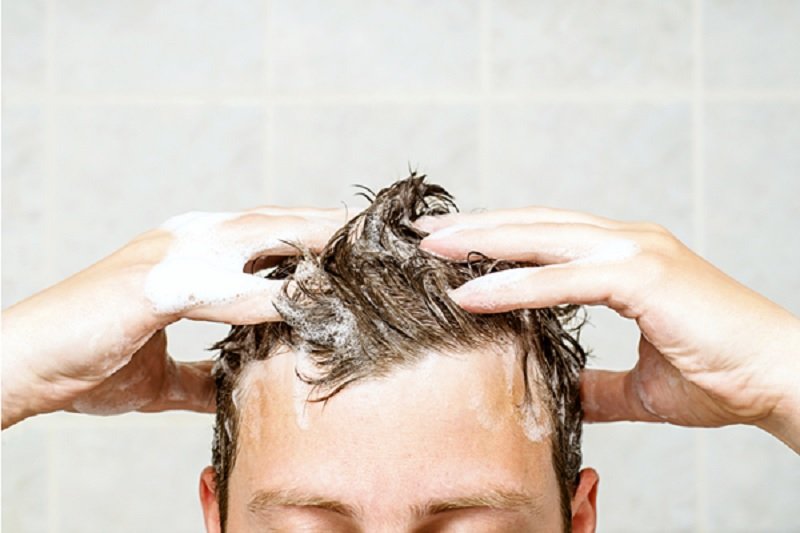 Cauți un șampon antimătreață eficient? Iată ce trebuie să știi!