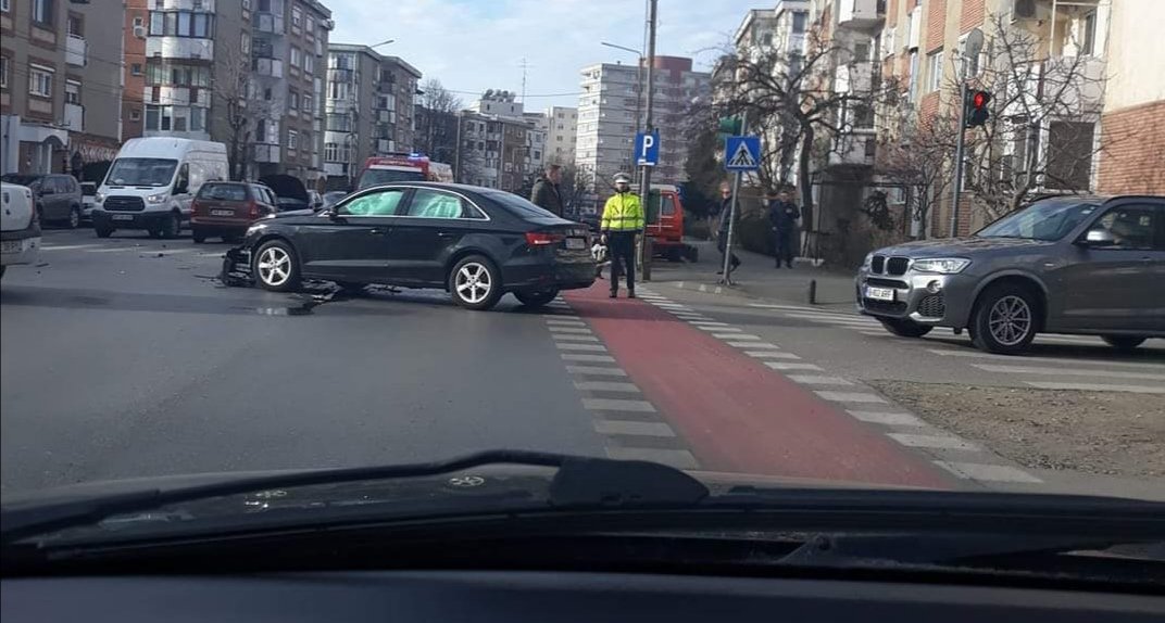 Accident cu trei mașini și o bicicletă la Intim