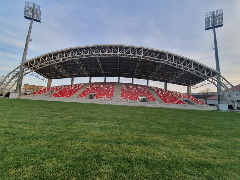 Ce firmă a câștigat contractul pentru finalizarea Stadionului UTA; primarul Bibarț speră că echipa va putea juca, din vară, aici
