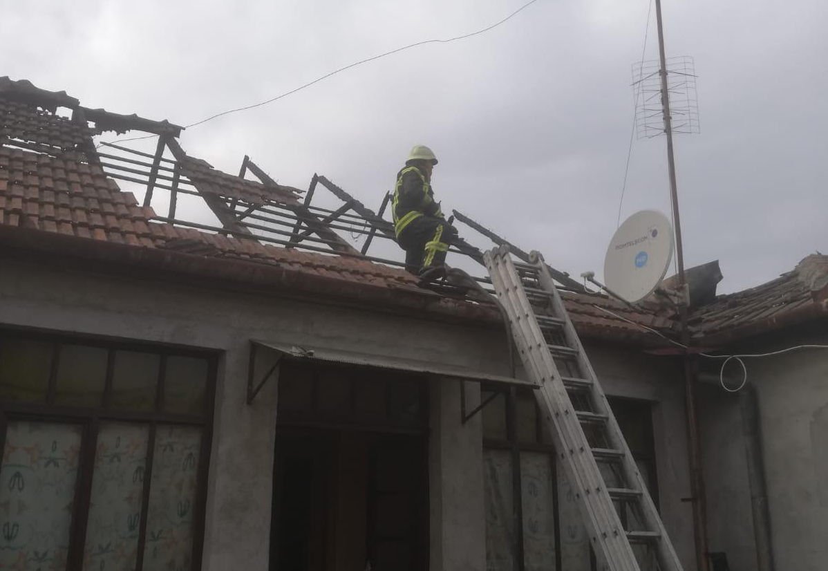 Incendiu anexă casă particulara cu propagare la casă in localitatea Iratoșu