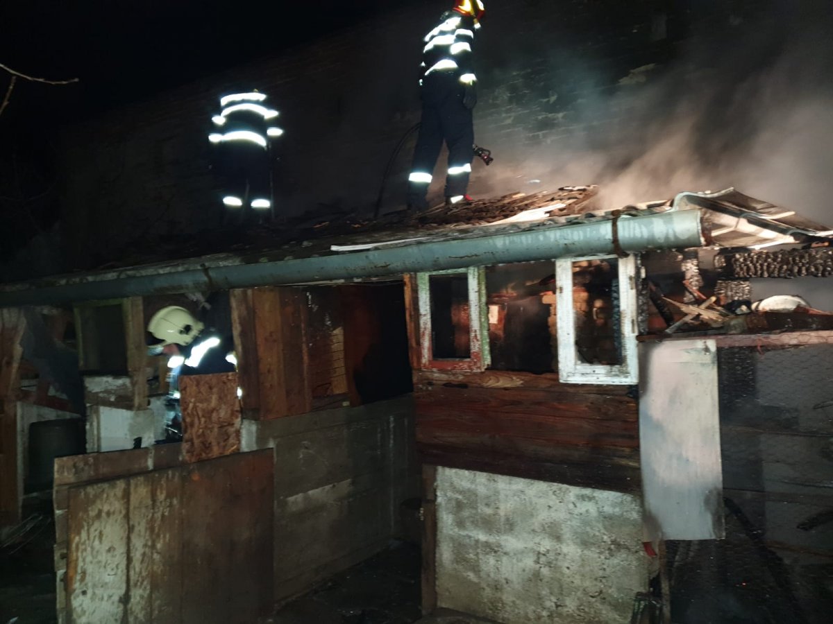 ISU a intervenit la incendii în Chisindia și Arad
