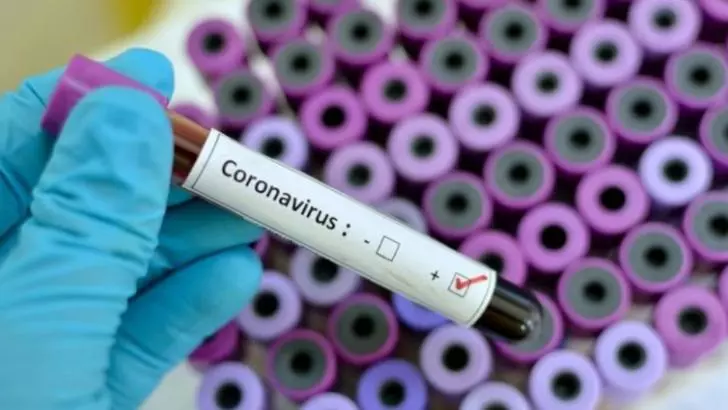 Mamă și bebeluș internați cu simptome de coronavirus la doi pași de Arad